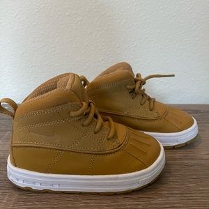 Used in excellent condition Nike woodside toddler boots